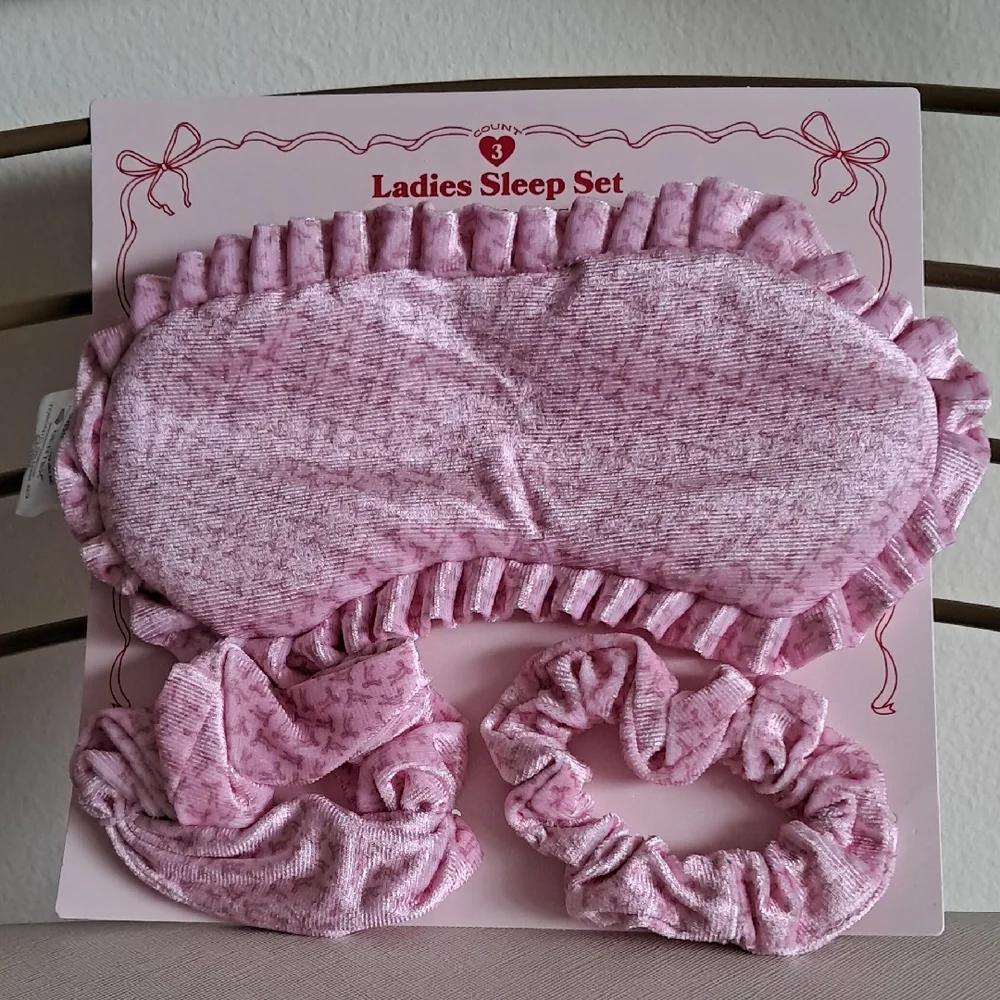 New!Target Pink Ladies Sleep Set - Face Mask and Scrunchies